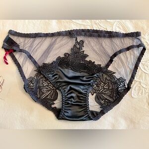 BNWT Fleur of England Wilderness Brief Stunning Slate Color w/Embroidered Lace